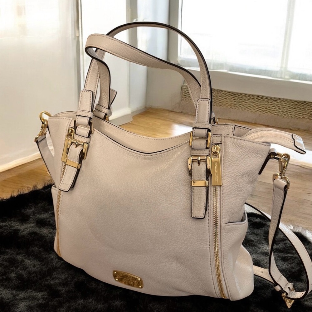 Michael Kors Elegant Cream Leather Tote Bag